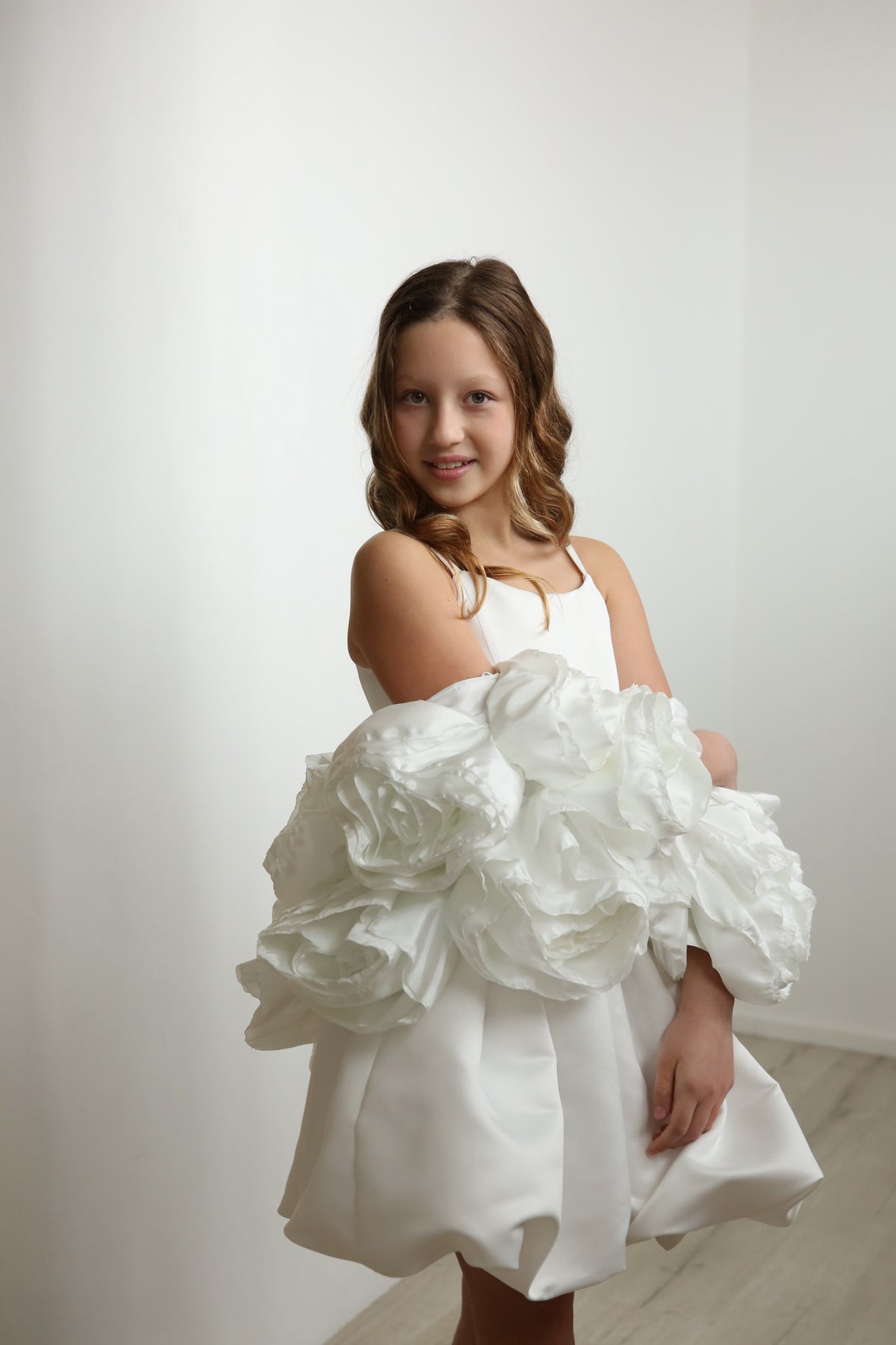 #482_matusenko_dress_girl_white